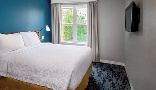 Suite, 1 Bedroom (Mobility Accessible, Roll-in Shower)
