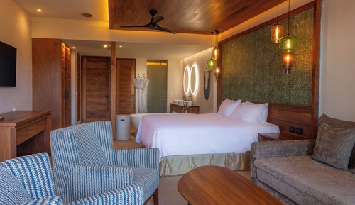 Platinum King Master Suite Ocean Front