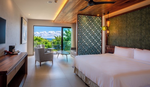 Platinum King Junior Suite