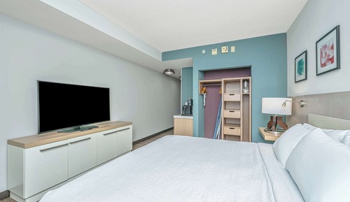 Suite, 1 King Bed, Accessible, Bathtub (Mobility & Hearing)