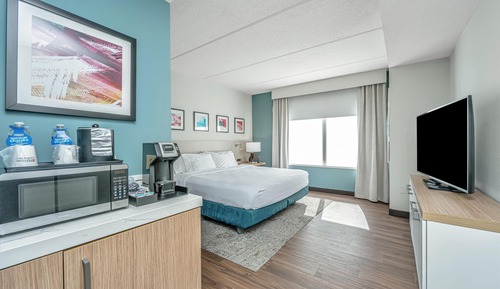 Suite, One King Bed, Accessible