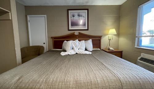 Standard Single Room, 1 King Bed, Smoking