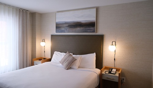 Basic Room, 1 Queen Bed