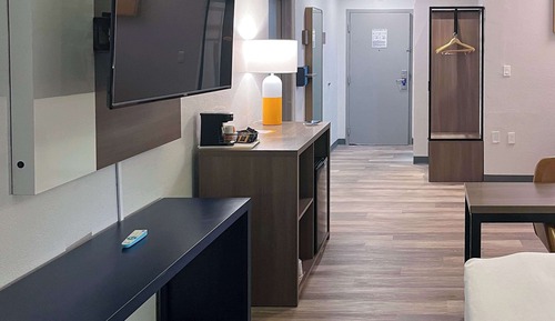 Suite, 1 King Bed, Accessible, Non Smoking
