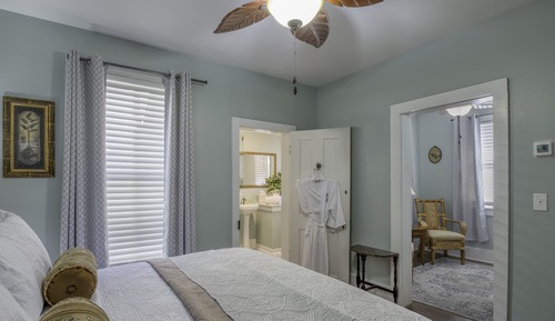Deluxe Suite, 1 King Bed, City View (Wedgewood)