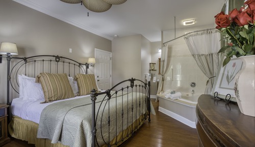 Premium Room, 1 King Bed, Garden View (Marcie's Suite)