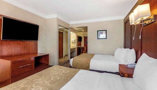 Suite, 2 Queen Beds, Non Smoking