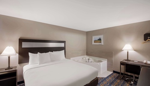 Suite, 1 King Bed, Non Smoking, Jetted Tub