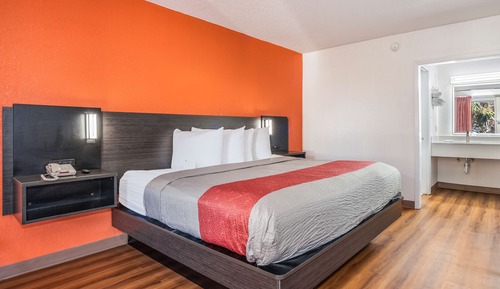 Deluxe Room, 1 King Bed, Accessible, Non Smoking