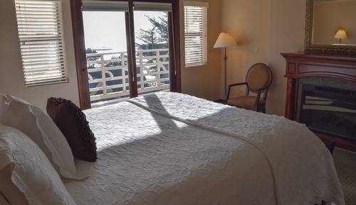 Romantic and Peaceful King with Partial Ocean View