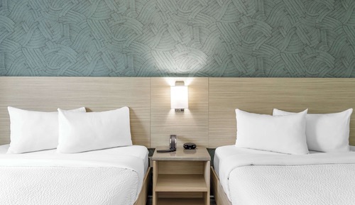 Deluxe Room, 2 Queen Beds, Non Smoking