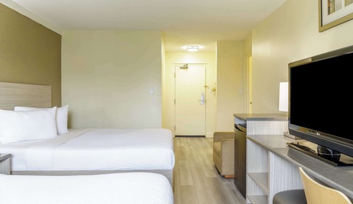 Deluxe Room, 2 Queen Beds, Non Smoking, Refrigerator & Microwave