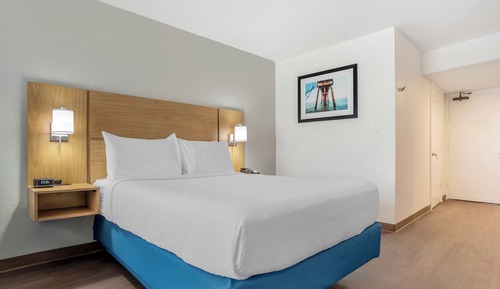 Classic Room, 1 Queen Bed, Beachfront