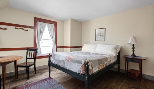 Grand Room, 1 Queen Bed with Twin Bunk Bed