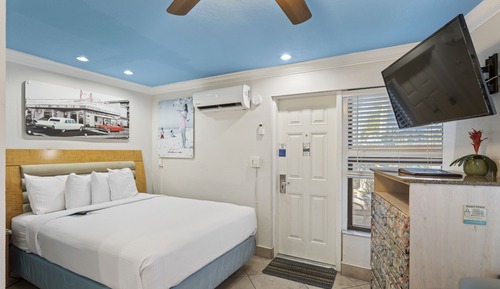 Roadside Efficiency Suite, 1 Queen Bed