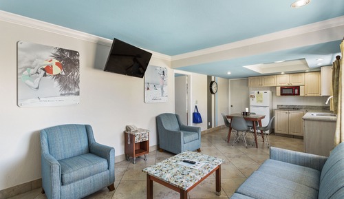 Deluxe Suite, 1 Bedroom (2 Queen beds and 1 Sofa bed)