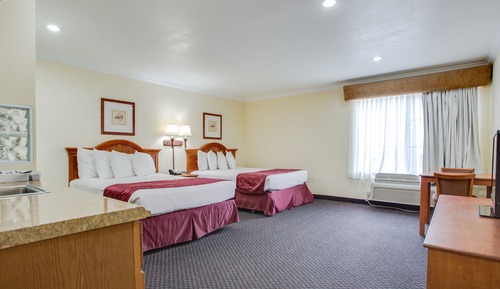 Superior Room, 2 Queen Beds, Microwave