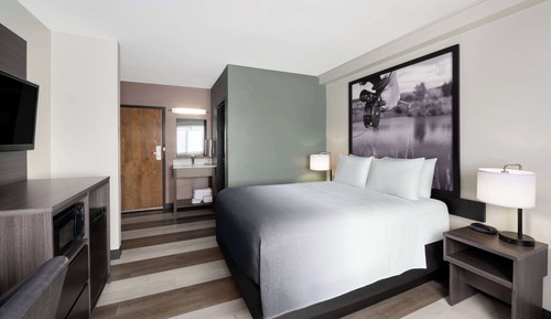 Standard Room, 1 Queen Bed