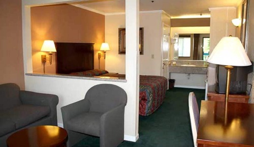 Standard Room, 1 King Bed