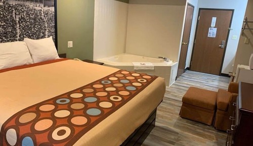 Studio Suite, 1 King Bed, Non Smoking, Microwave