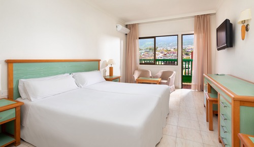 Room (Sol Room 2 adults 1 child)