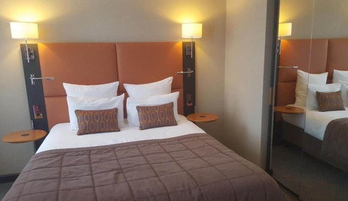 Privilege Queen Room with balcony with spa access on reservation