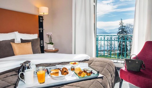 Prestige Lake Room with balcony with spa access on reservation