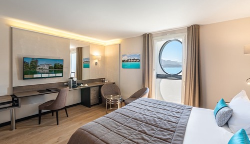 Prestige Lake Room with spa access on reservation
