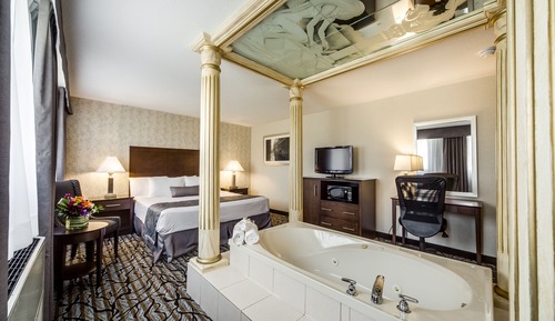 Luxury King Suite with Jetted Tub