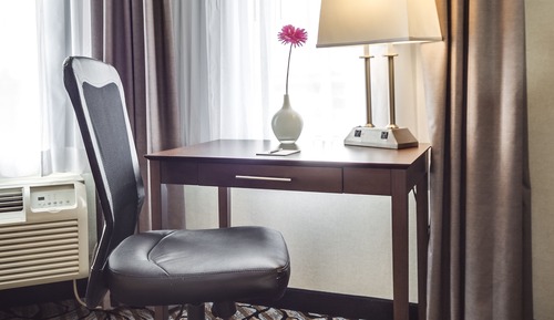 Queen Suite with Jetted Tub