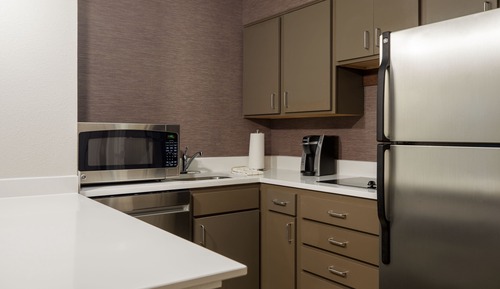 Suite, 1 Bedroom, Non Smoking (Mobility/Hearing Access, Roll-in Shwr)