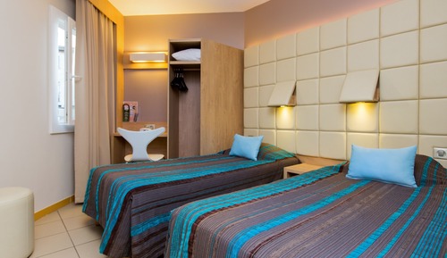 Twin Room, 2 Twin Beds, City View
