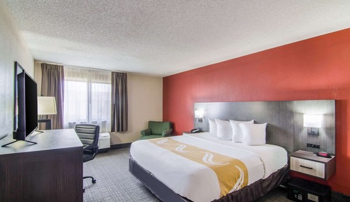 Room, 1 King Bed, Smoking, Jetted Tub