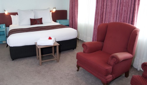 Deluxe Room, 1 King Bed, Non Smoking, Jetted Tub