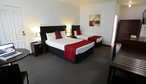 Superior Room (Queen Bed & Single Bed)