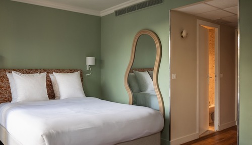Communicating Rooms