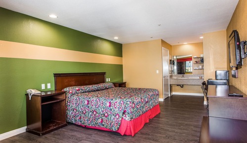 Standard Room, 1 King Bed