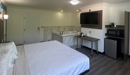 Deluxe Single Room, 1 King Bed, Jetted Tub