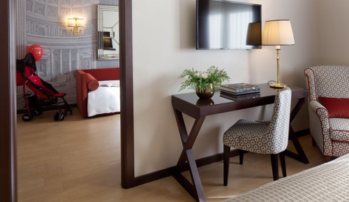 Room, Connecting Rooms