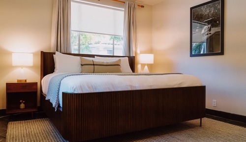 Room, Accessible (DeVille)
