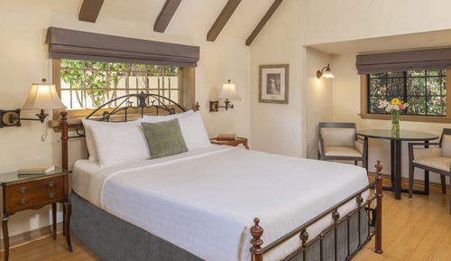 Suite, 1 Queen Bed (GARDEN COTTAGE)