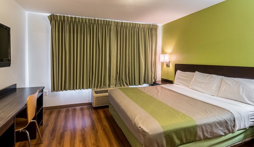 Standard Room, 1 King Bed, Accessible, Non Smoking