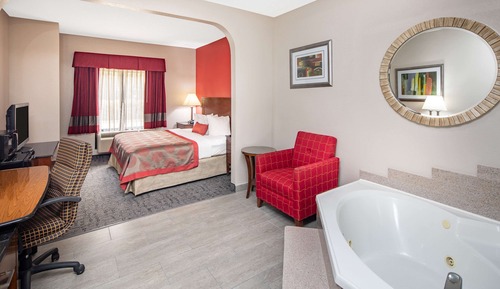 Deluxe Studio Suite, 1 King Bed, Non Smoking