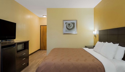 1 King Bed, Accessible
