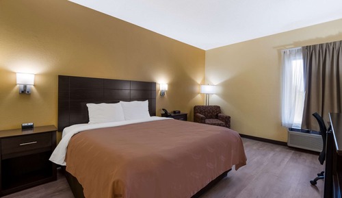 1 King Bed, Nonsmoking
