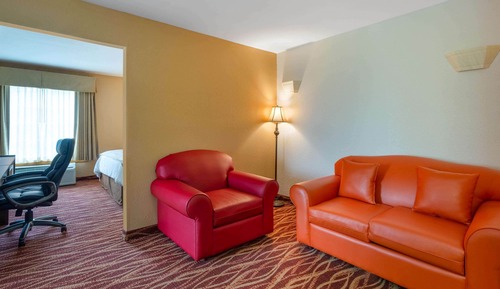 Deluxe Studio Suite, 1 King Bed, Non Smoking