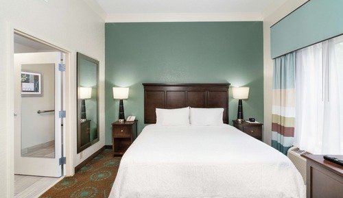 Suite, 1 King Bed, Accessible, Non Smoking