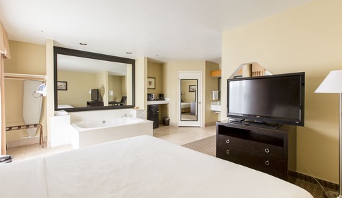 Luxury Suite, 1 King Bed, Non Smoking, Hot Tub