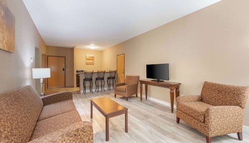 Suite, 1 King Bed, Non Smoking, Balcony (Separate Living Room)