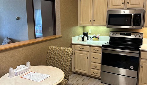 Suite, 1 King Bed, Non Smoking, Kitchen